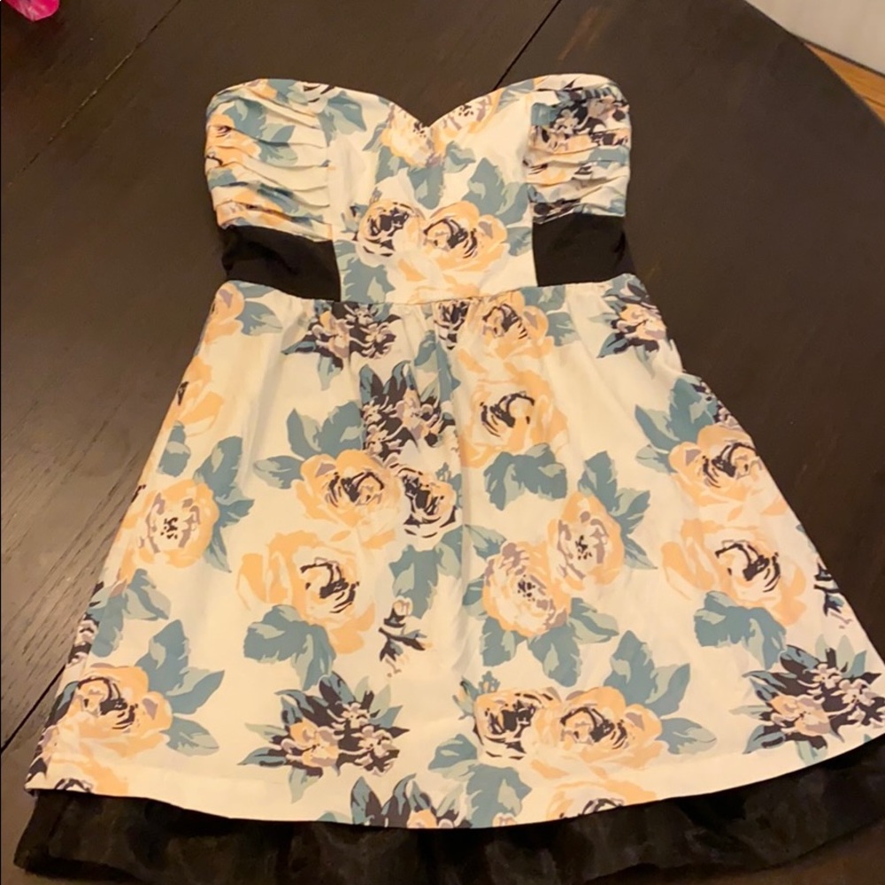 G by Guess Sweetheart flower Dress. Size M
